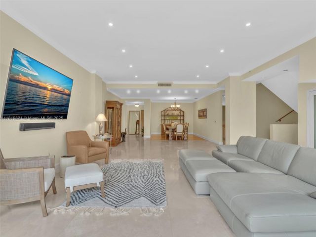 Продажа дома по адресу 16500 Collins Ave TH-10 - фото 6145257