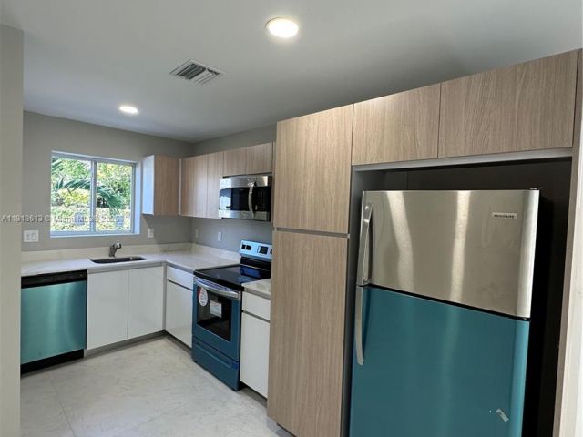 Дом в аренду по адресу 730 NW 2nd Ave 0 - фото 6145220