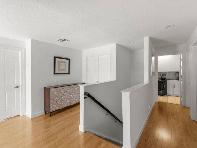 Продажа дома по адресу 5850 NW 42nd Terrace - фото 6145829