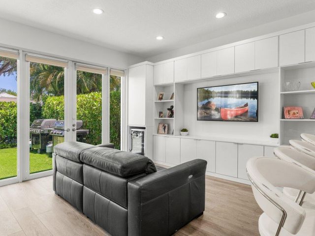 Продажа дома по адресу 5850 NW 42nd Terrace - фото 6145834