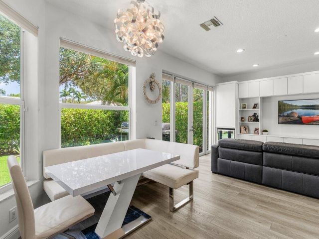 Продажа дома по адресу 5850 NW 42nd Terrace - фото 6145836