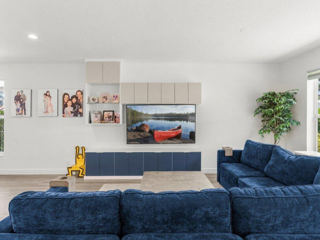 Продажа дома по адресу 5850 NW 42nd Terrace - фото 6145838