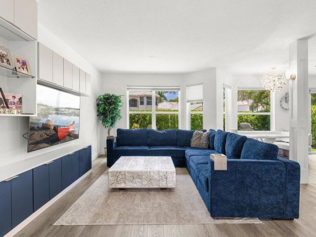 Продажа дома по адресу 5850 NW 42nd Terrace - фото 6145839