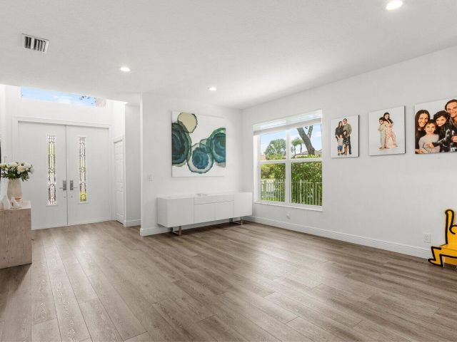 Продажа дома по адресу 5850 NW 42nd Terrace - фото 6145841