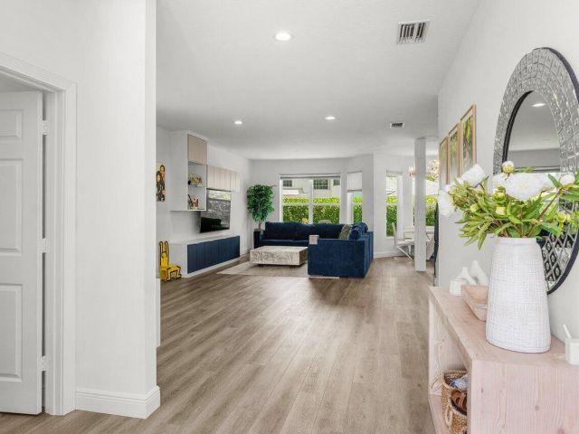 Продажа дома по адресу 5850 NW 42nd Terrace - фото 6145844