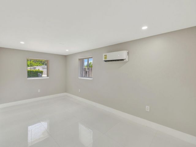 Продажа дома по адресу 3047 Arthur Ter - фото 6158993