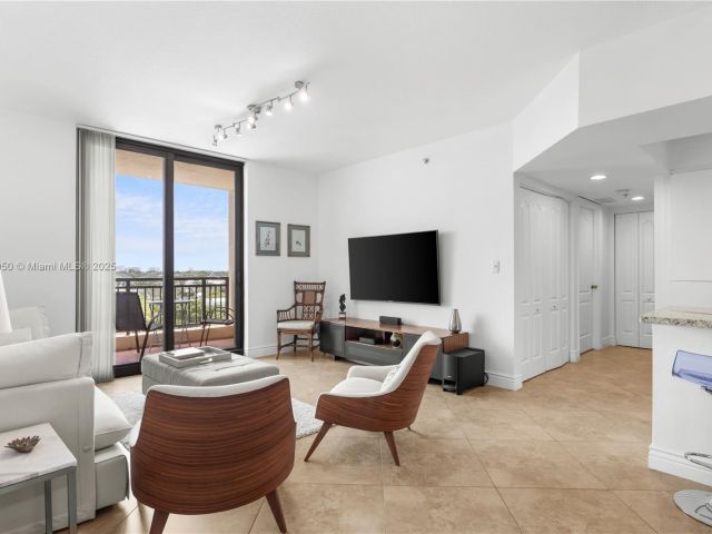 Продажа квартиры #718 - фото 6149060