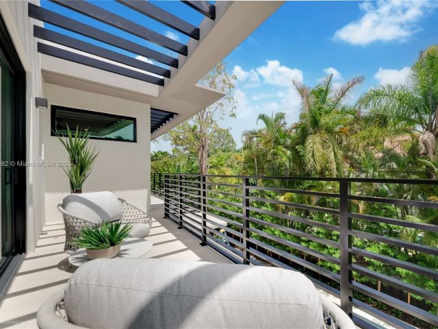 Продажа дома по адресу 4110 Park Ave - фото 6178510