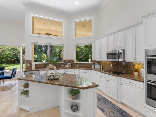 Продажа дома по адресу 16164 Bridlewood Circle - фото 6214777