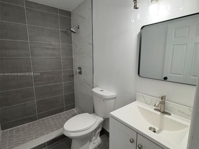 Дом в аренду по адресу 617 NW 3rd Ave A - фото 6146276