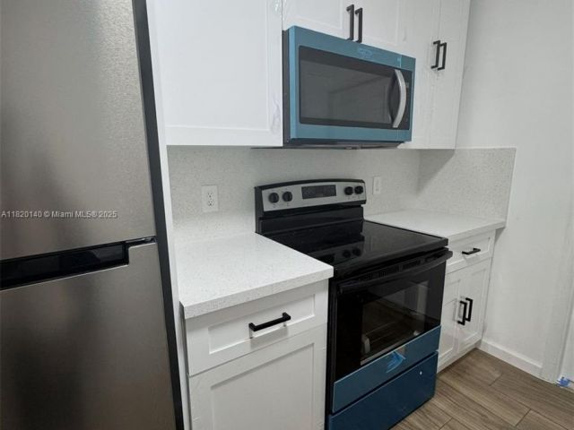 Дом в аренду по адресу 617 NW 3rd Ave A - фото 6146283