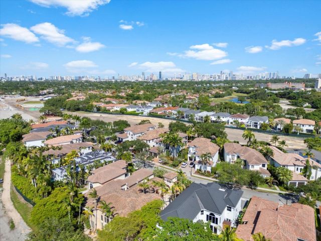 Продажа дома по адресу 19501 NE 14 CT - фото 6148711