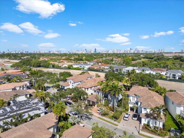 Продажа дома по адресу 19501 NE 14 CT - фото 6148712