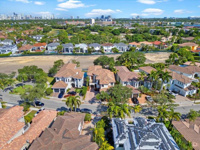 Продажа дома по адресу 19501 NE 14 CT - фото 6148714