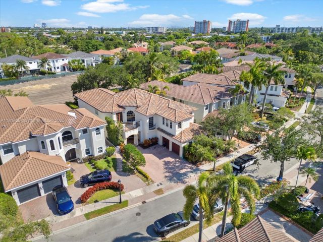 Продажа дома по адресу 19501 NE 14 CT - фото 6148717