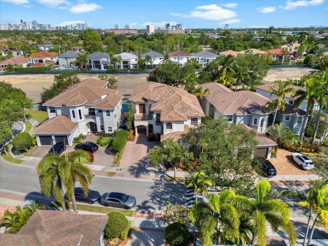 Продажа дома по адресу 19501 NE 14 CT - фото 6148718