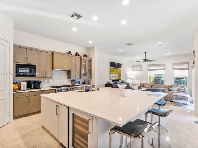 Продажа дома по адресу 19501 NE 14 CT - фото 6148719