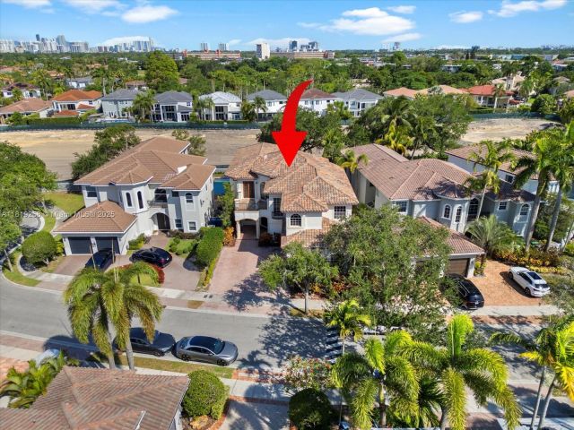 Продажа дома по адресу 19501 NE 14 CT - фото 6148722