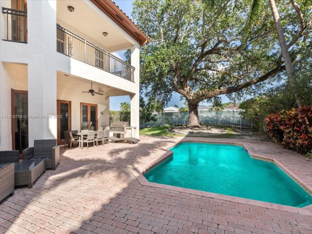 Продажа дома по адресу 19501 NE 14 CT - фото 6148727