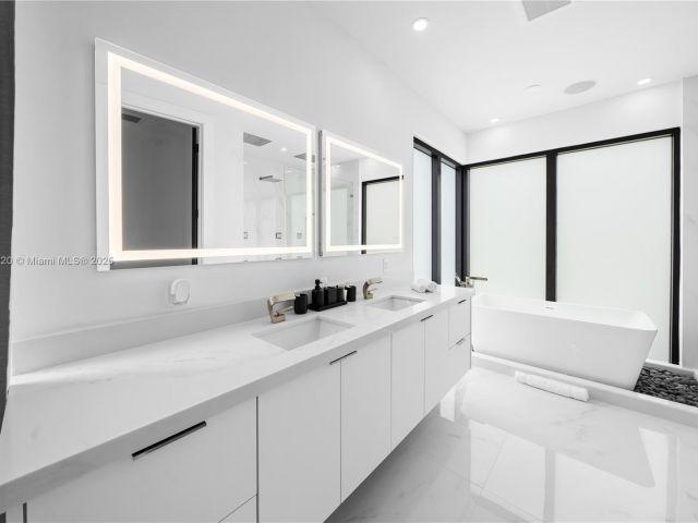 Дом в аренду по адресу 550 NW 42nd St - фото 6148311