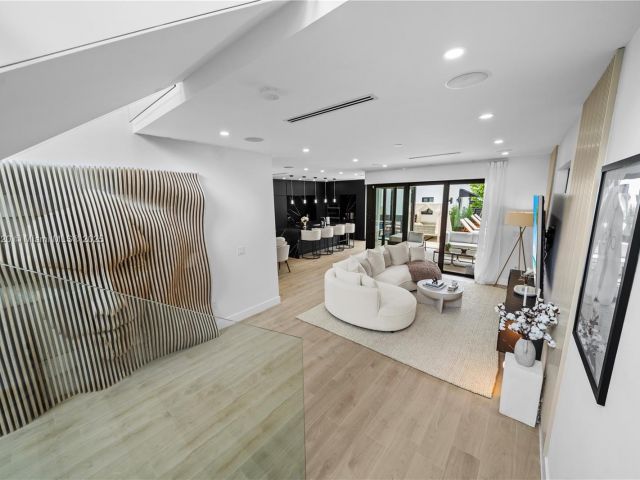 Дом в аренду по адресу 550 NW 42nd St - фото 6148319