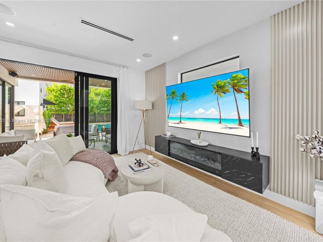 Дом в аренду по адресу 550 NW 42nd St - фото 6148321