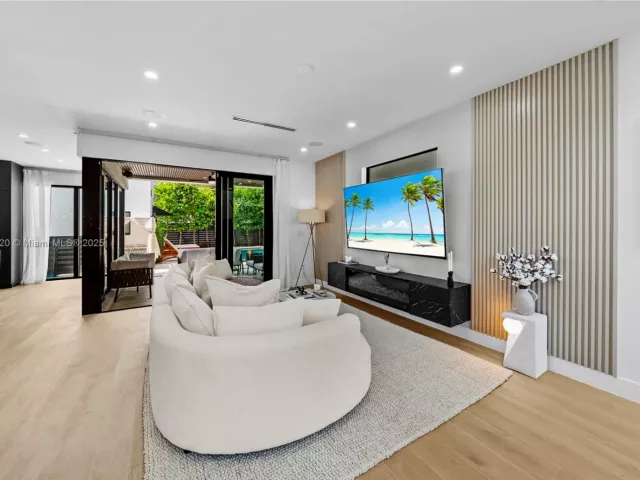 Дом в аренду по адресу 550 NW 42nd St - фото 6148320