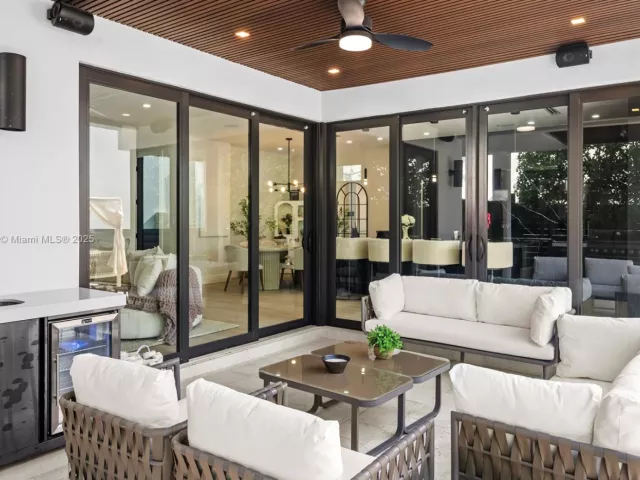 Дом в аренду по адресу 550 NW 42nd St - фото 6148327