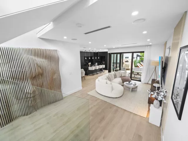 Дом в аренду по адресу 550 NW 42nd St - фото 6148319