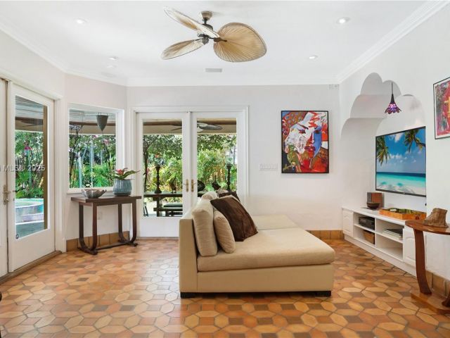 Продажа дома по адресу 2050 Alton Rd - фото 6147580