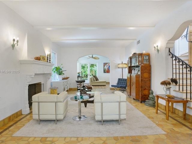 Продажа дома по адресу 2050 Alton Rd - фото 6147581