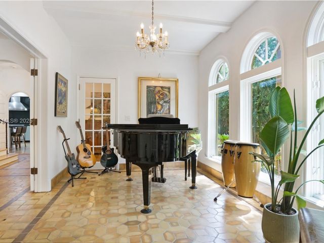 Продажа дома по адресу 2050 Alton Rd - фото 6147582