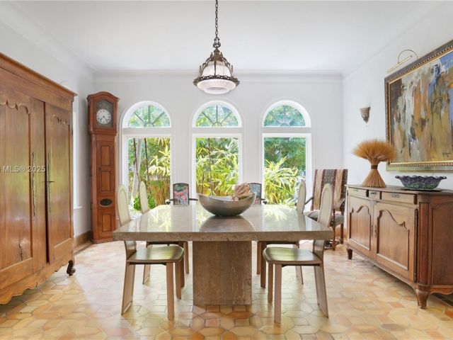 Продажа дома по адресу 2050 Alton Rd - фото 6147585