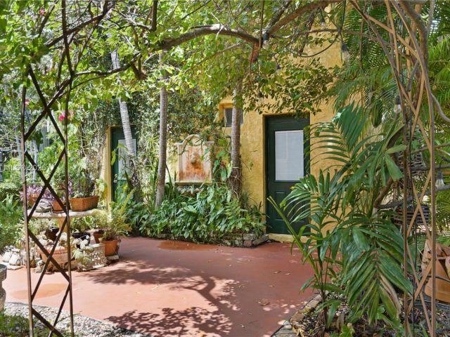 Продажа дома по адресу 2050 Alton Rd - фото 6147586