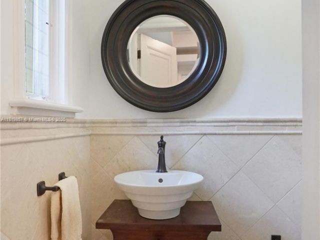 Продажа дома по адресу 2050 Alton Rd - фото 6147589