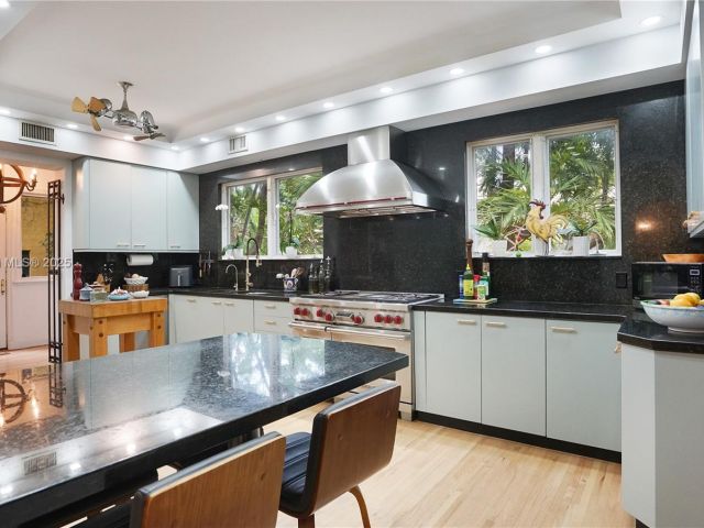 Продажа дома по адресу 2050 Alton Rd - фото 6147591