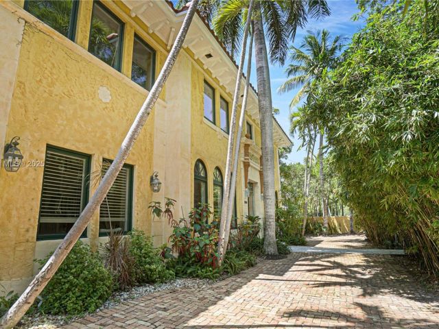 Продажа дома по адресу 2050 Alton Rd - фото 6147593