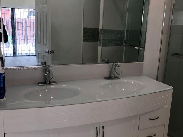 Дом в аренду по адресу 267 NE 201st Ter 267 - фото 6148334