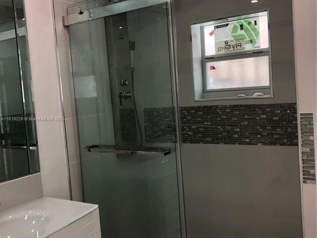 Дом в аренду по адресу 267 NE 201st Ter 267 - фото 6148335