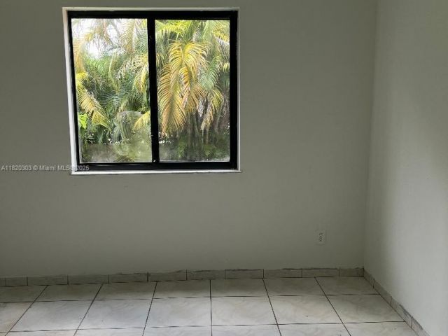 Продажа дома по адресу 6385 SW 25th St - фото 6161463