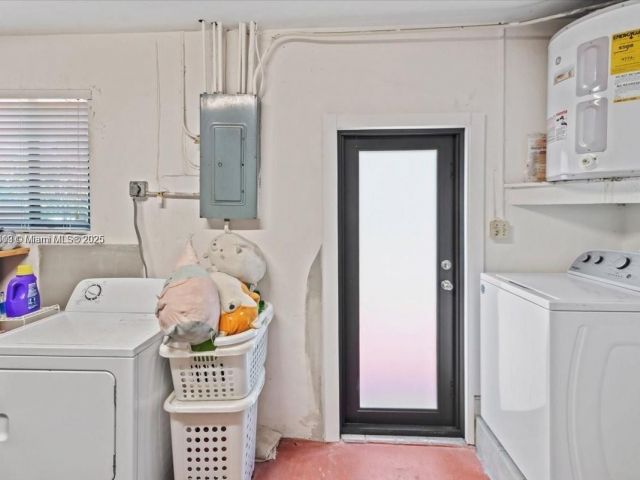 Продажа дома по адресу 6385 SW 25th St - фото 6161464