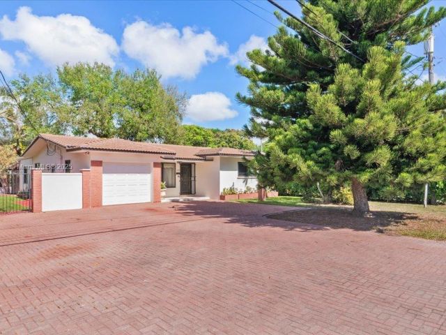 Продажа дома по адресу 6385 SW 25th St - фото 6161465