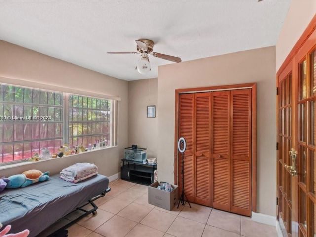 Продажа дома по адресу 6385 SW 25th St - фото 6161469