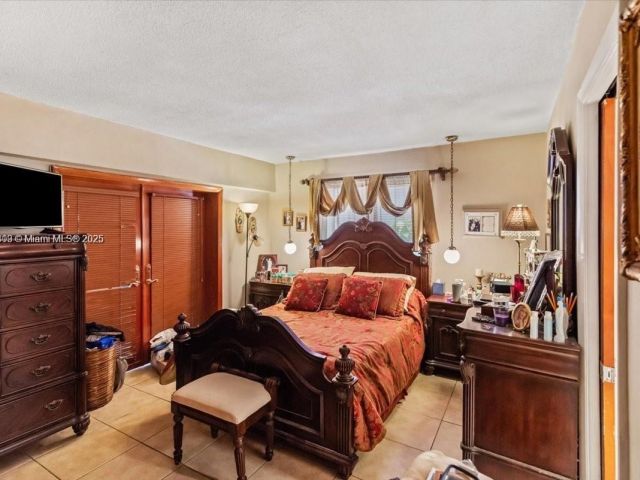 Продажа дома по адресу 6385 SW 25th St - фото 6161472