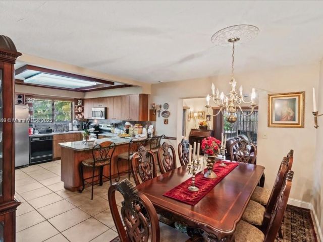 Продажа дома по адресу 6385 SW 25th St - фото 6161478