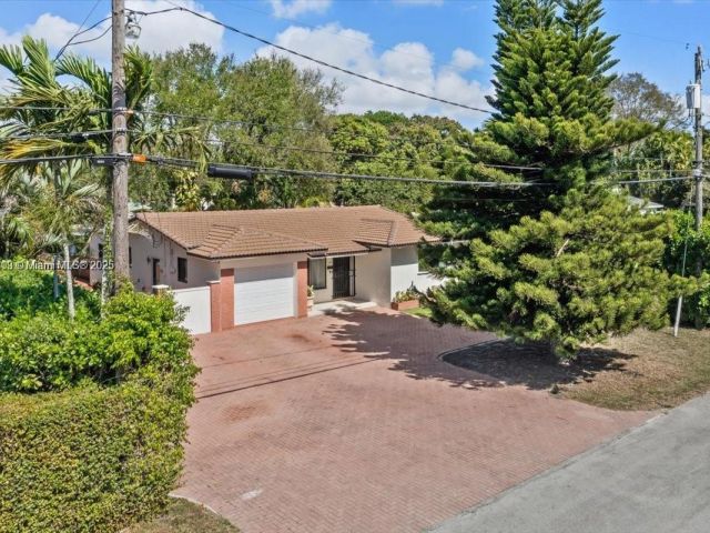 Продажа дома по адресу 6385 SW 25th St - фото 6161482