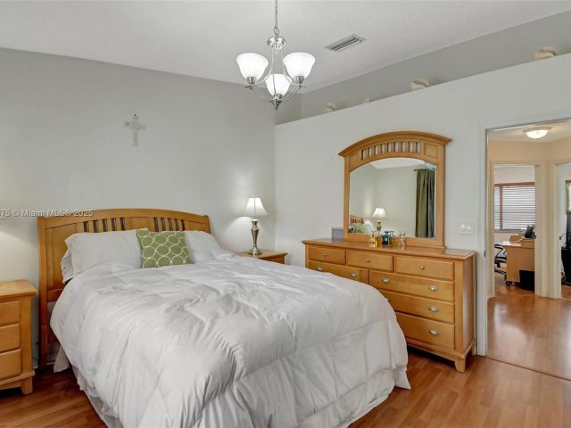 Продажа дома по адресу 20865 NW 3rd Ln - фото 6178237