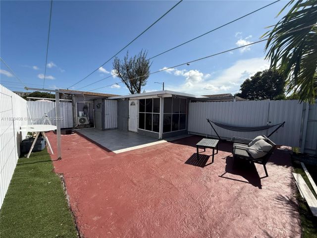 Продажа дома по адресу 7811 Sheridan St - фото 6149197