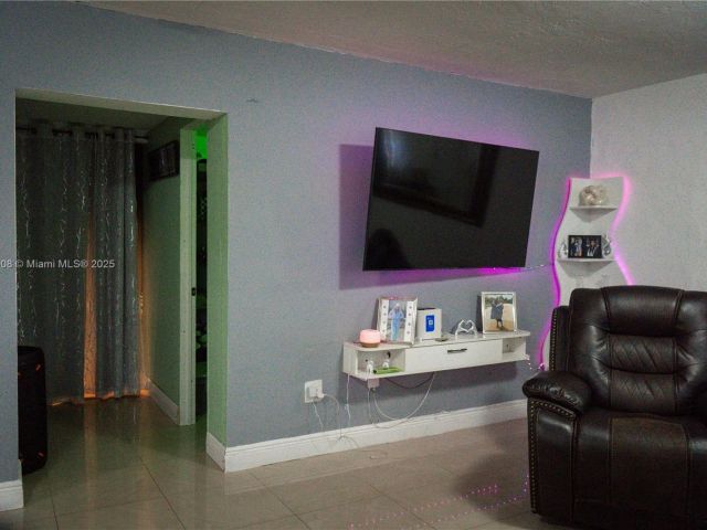 Продажа дома по адресу 7811 Sheridan St - фото 6149203