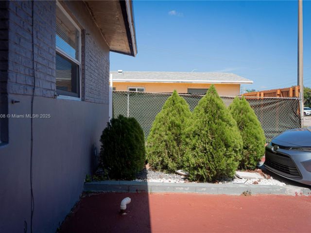 Продажа дома по адресу 7811 Sheridan St - фото 6149204